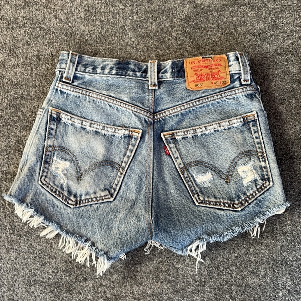 12th Tribe Levi's Thrasher Distressed Jean Shorts - 505 Regular Fit - Size 2/26 - Picture 5 of 7